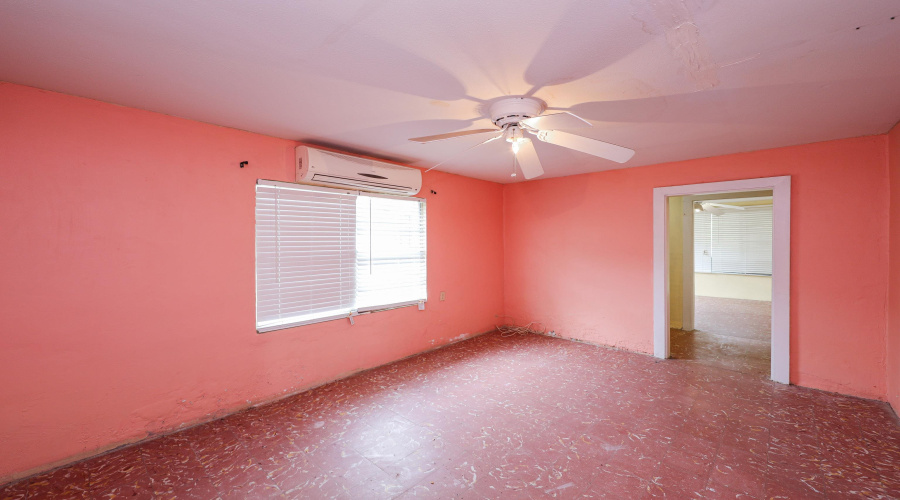 2305 San Jorge Ave, Laredo, Texas 78040, 2 Bedrooms Bedrooms, 4 Rooms Rooms,1 BathroomBathrooms,Residential,For Sale,2305 San Jorge Ave,20262107