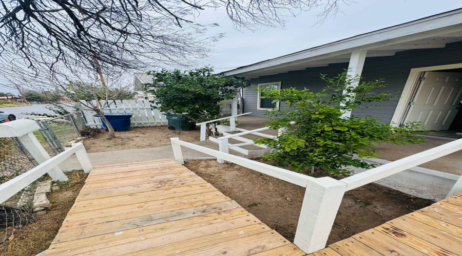 1317 Santa Maria Ave, Laredo, Texas 78040, 2 Bedrooms Bedrooms, 4 Rooms Rooms,1 BathroomBathrooms,Residential,For Rent,1317 Santa Maria Ave,20262111