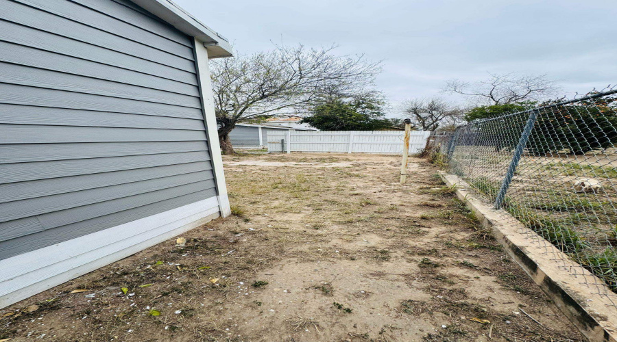 1317 Santa Maria Ave, Laredo, Texas 78040, 2 Bedrooms Bedrooms, 4 Rooms Rooms,1 BathroomBathrooms,Residential,For Rent,1317 Santa Maria Ave,20262111