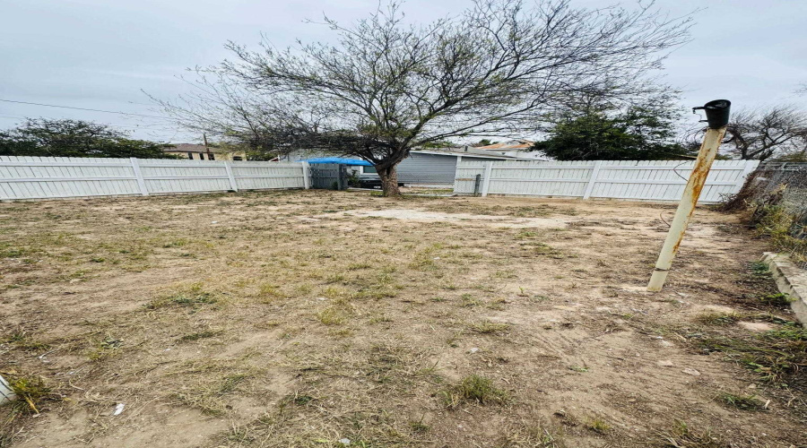 1317 Santa Maria Ave, Laredo, Texas 78040, 2 Bedrooms Bedrooms, 4 Rooms Rooms,1 BathroomBathrooms,Residential,For Rent,1317 Santa Maria Ave,20262111