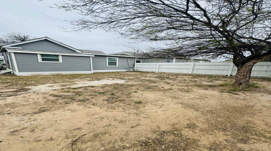 1317 Santa Maria Ave, Laredo, Texas 78040, 2 Bedrooms Bedrooms, 4 Rooms Rooms,1 BathroomBathrooms,Residential,For Rent,1317 Santa Maria Ave,20262111