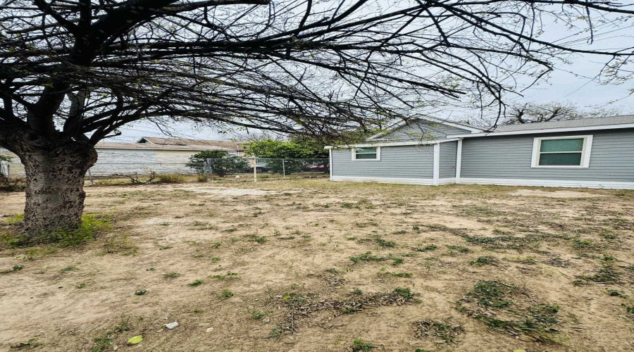 1317 Santa Maria Ave, Laredo, Texas 78040, 2 Bedrooms Bedrooms, 4 Rooms Rooms,1 BathroomBathrooms,Residential,For Rent,1317 Santa Maria Ave,20262111