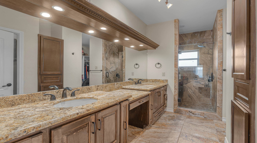 6310 Aloe Vera Dr, LAREDO, Texas 78043-6525, 4 Bedrooms Bedrooms, 8 Rooms Rooms,3 BathroomsBathrooms,Residential,For Sale,6310 Aloe Vera Dr,20262113