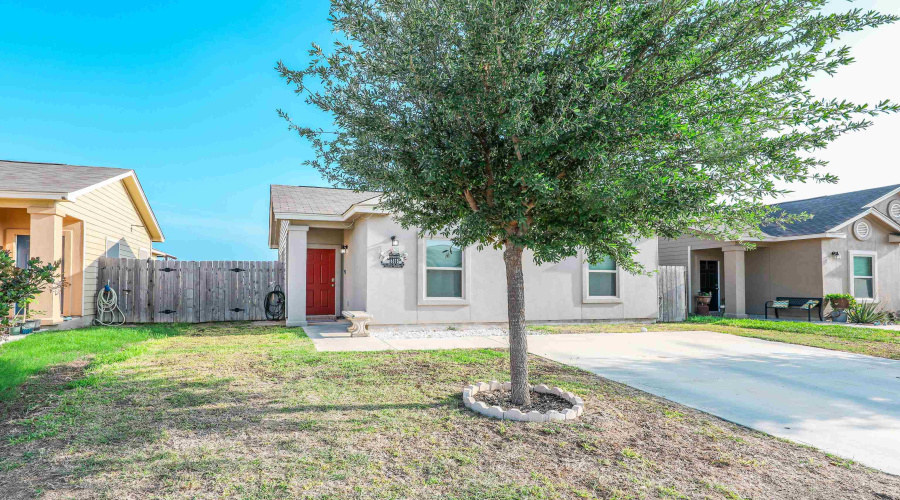 5815 St. Joan of Arc Lp., LAREDO, Texas 78046, 4 Bedrooms Bedrooms, 5 Rooms Rooms,2 BathroomsBathrooms,Residential,For Sale,5815 St. Joan of Arc Lp.,20262114