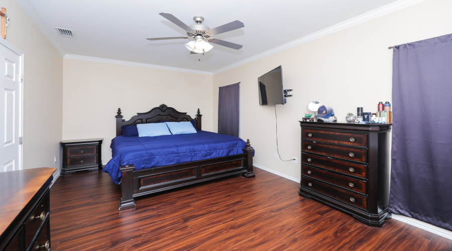 5815 St. Joan of Arc Lp., LAREDO, Texas 78046, 4 Bedrooms Bedrooms, 5 Rooms Rooms,2 BathroomsBathrooms,Residential,For Sale,5815 St. Joan of Arc Lp.,20262114