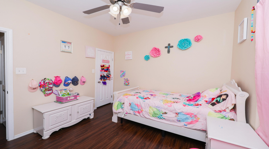 5815 St. Joan of Arc Lp., LAREDO, Texas 78046, 4 Bedrooms Bedrooms, 5 Rooms Rooms,2 BathroomsBathrooms,Residential,For Sale,5815 St. Joan of Arc Lp.,20262114