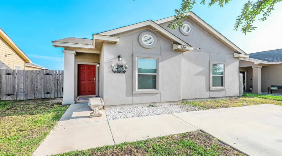 5815 St. Joan of Arc Lp., LAREDO, Texas 78046, 4 Bedrooms Bedrooms, 5 Rooms Rooms,2 BathroomsBathrooms,Residential,For Sale,5815 St. Joan of Arc Lp.,20262114