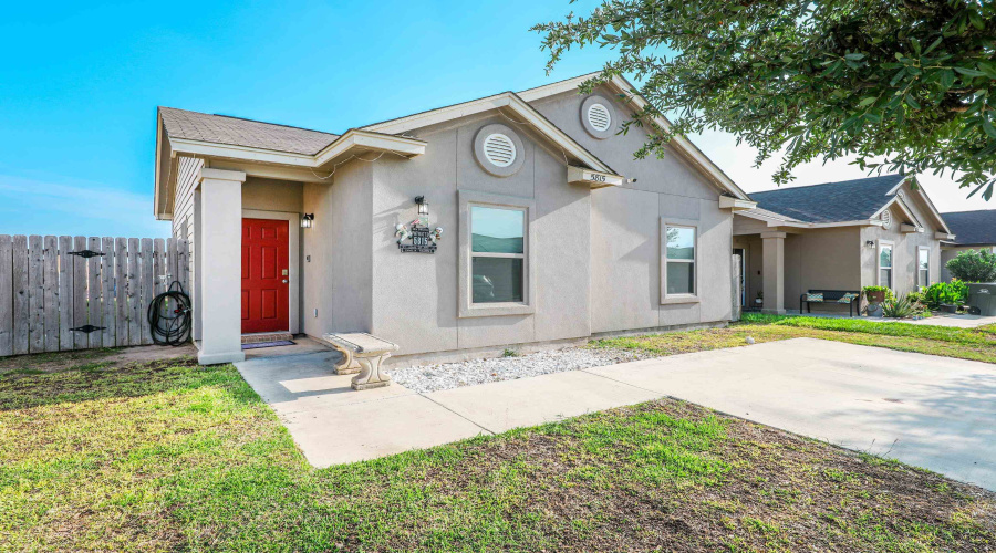 5815 St. Joan of Arc Lp., LAREDO, Texas 78046, 4 Bedrooms Bedrooms, 5 Rooms Rooms,2 BathroomsBathrooms,Residential,For Sale,5815 St. Joan of Arc Lp.,20262114