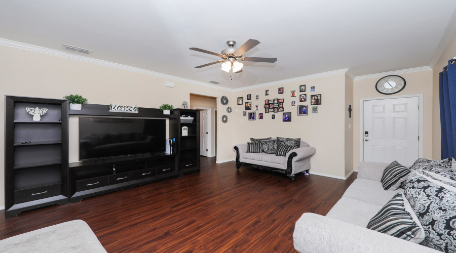 5815 St. Joan of Arc Lp., LAREDO, Texas 78046, 4 Bedrooms Bedrooms, 5 Rooms Rooms,2 BathroomsBathrooms,Residential,For Sale,5815 St. Joan of Arc Lp.,20262114