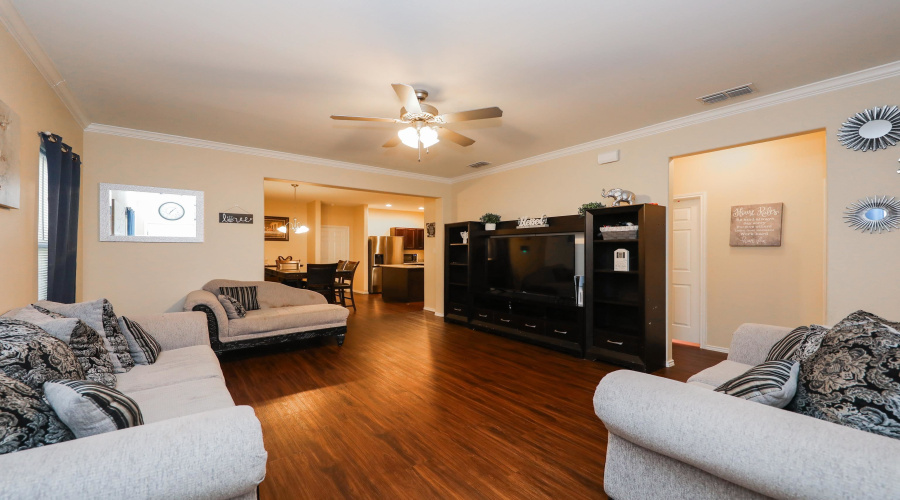 5815 St. Joan of Arc Lp., LAREDO, Texas 78046, 4 Bedrooms Bedrooms, 5 Rooms Rooms,2 BathroomsBathrooms,Residential,For Sale,5815 St. Joan of Arc Lp.,20262114