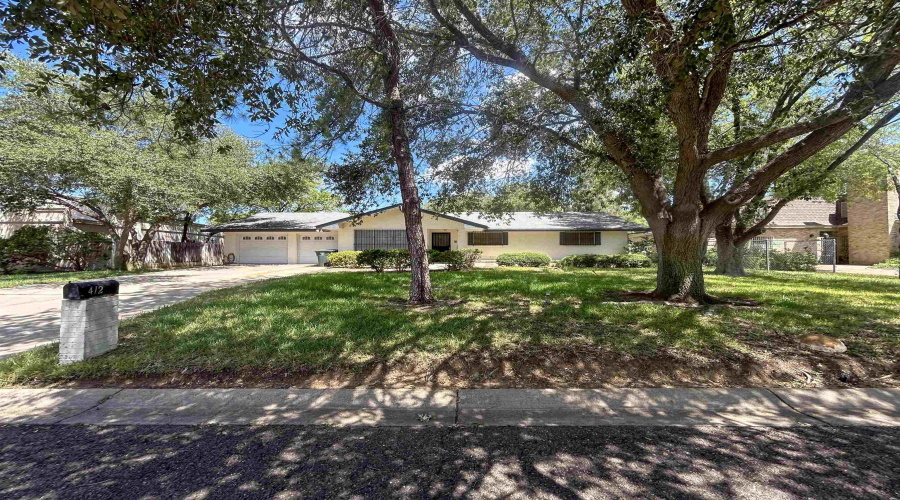 412 Longshadow Rd, Laredo, Texas 78041, 4 Bedrooms Bedrooms, 7 Rooms Rooms,3 BathroomsBathrooms,Residential,For Rent,412 Longshadow Rd,20262116