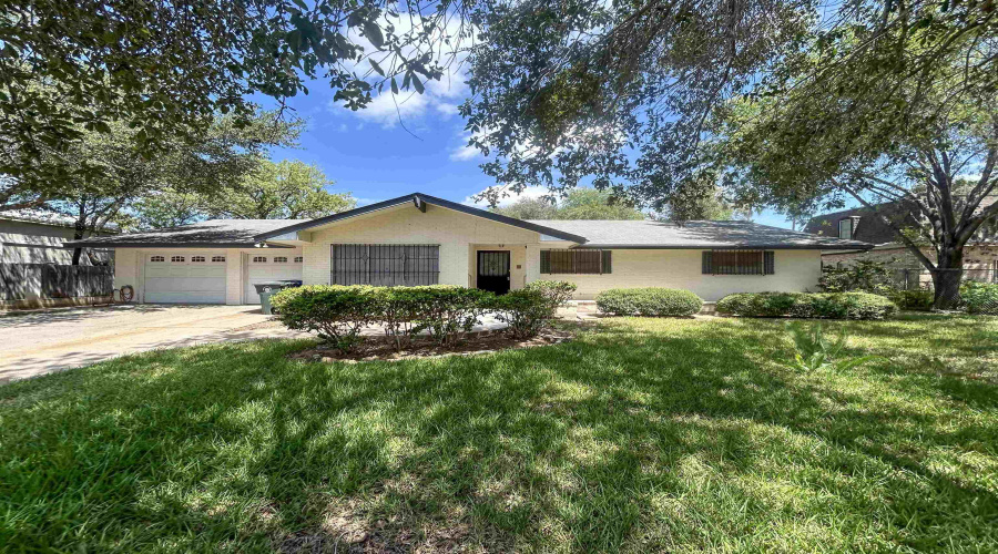 412 Longshadow Rd, Laredo, Texas 78041, 4 Bedrooms Bedrooms, 7 Rooms Rooms,3 BathroomsBathrooms,Residential,For Rent,412 Longshadow Rd,20262116