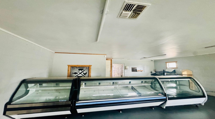 1102 N Smith Ave, Hebbronville, Texas 78361, ,1 BathroomBathrooms,Commercial retail/office,For Sale,1102 N Smith Ave,20262115