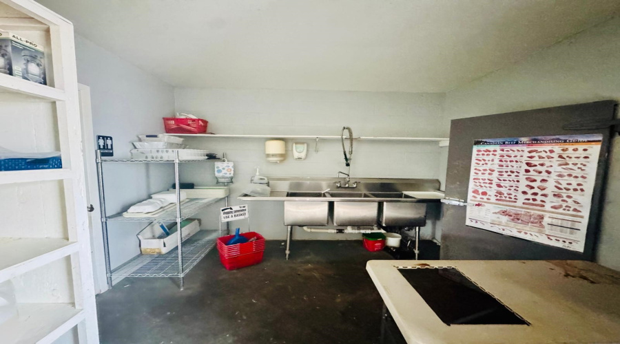 1102 N Smith Ave, Hebbronville, Texas 78361, ,1 BathroomBathrooms,Commercial retail/office,For Sale,1102 N Smith Ave,20262115