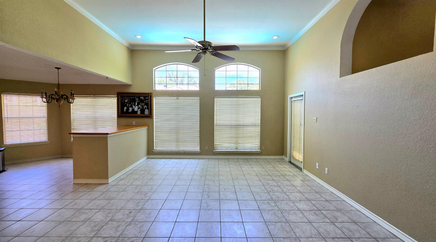8101 Purtzer Dr, Laredo, Texas 78045, 4 Bedrooms Bedrooms, 4 Rooms Rooms,4 BathroomsBathrooms,Residential,For Sale,8101 Purtzer Dr,20262120