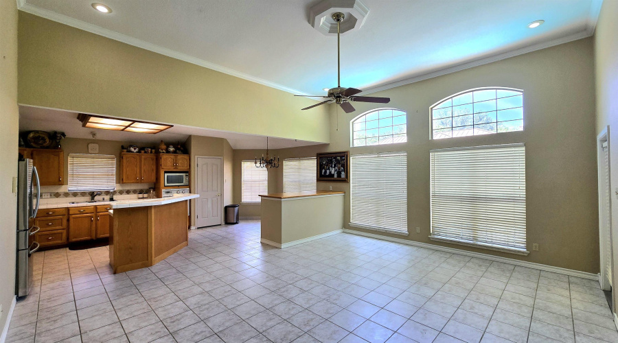 8101 Purtzer Dr, Laredo, Texas 78045, 4 Bedrooms Bedrooms, 4 Rooms Rooms,4 BathroomsBathrooms,Residential,For Sale,8101 Purtzer Dr,20262120
