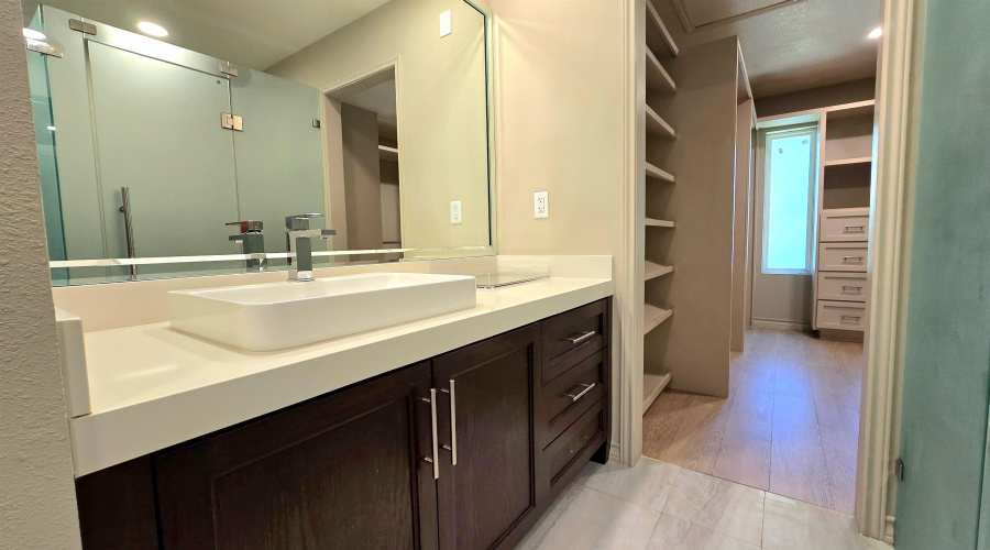 8101 Purtzer Dr, Laredo, Texas 78045, 4 Bedrooms Bedrooms, 4 Rooms Rooms,4 BathroomsBathrooms,Residential,For Sale,8101 Purtzer Dr,20262120