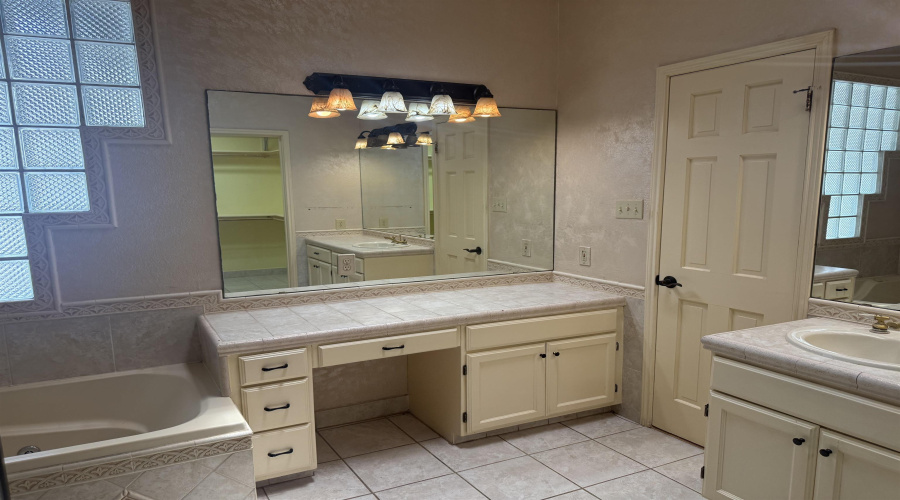 2602 Reynolds St, Laredo, Texas 78043, 3 Bedrooms Bedrooms, 10 Rooms Rooms,3 BathroomsBathrooms,Residential,For Sale,2602 Reynolds St,20262121