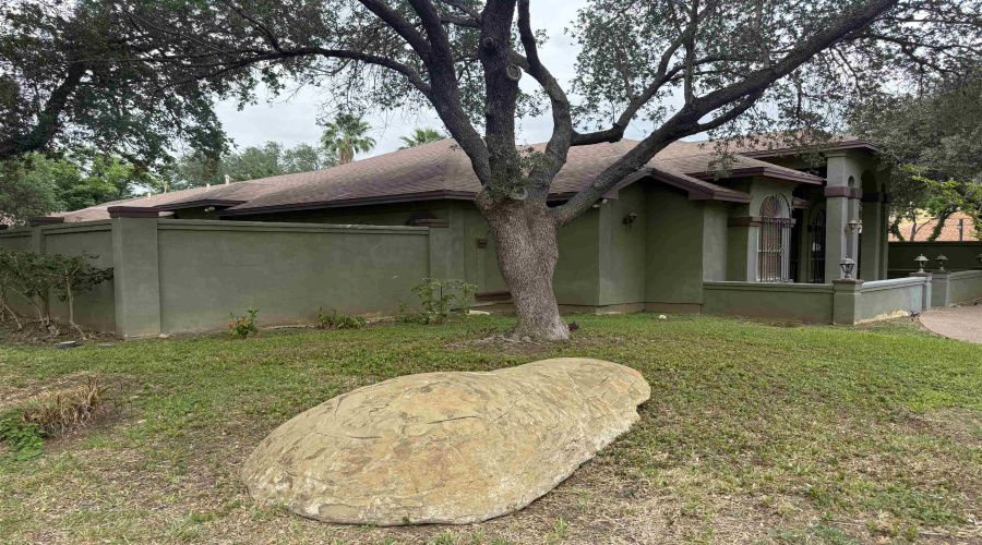 2602 Reynolds St, Laredo, Texas 78043, 3 Bedrooms Bedrooms, 10 Rooms Rooms,3 BathroomsBathrooms,Residential,For Sale,2602 Reynolds St,20262121