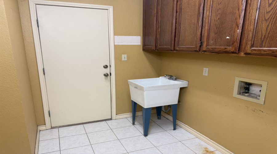 2602 Reynolds St, Laredo, Texas 78043, 3 Bedrooms Bedrooms, 10 Rooms Rooms,3 BathroomsBathrooms,Residential,For Sale,2602 Reynolds St,20262121