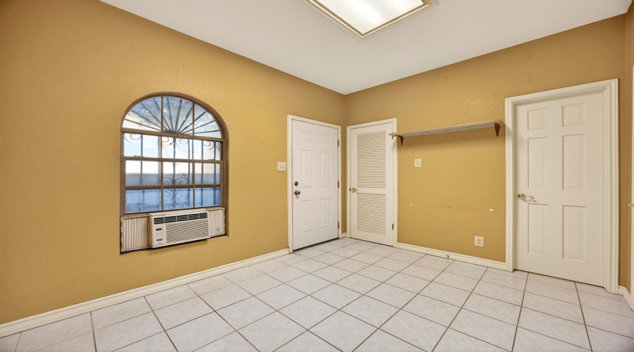 2602 Reynolds St, Laredo, Texas 78043, 3 Bedrooms Bedrooms, 10 Rooms Rooms,3 BathroomsBathrooms,Residential,For Sale,2602 Reynolds St,20262121