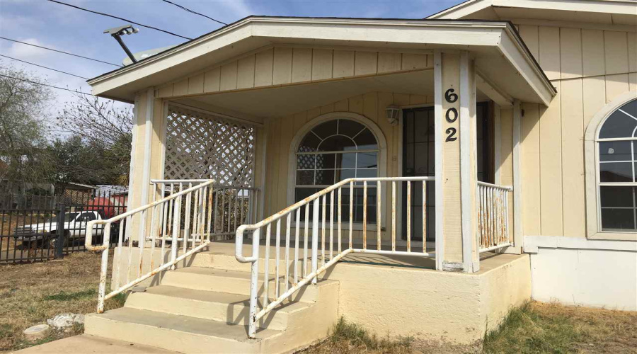 602 Mier St, Laredo, Texas 78040, 2 Bedrooms Bedrooms, 5 Rooms Rooms,1 BathroomBathrooms,Residential,For Rent,602 Mier St,20262126