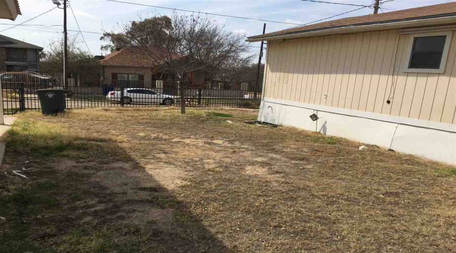 602 Mier St, Laredo, Texas 78040, 2 Bedrooms Bedrooms, 5 Rooms Rooms,1 BathroomBathrooms,Residential,For Rent,602 Mier St,20262126