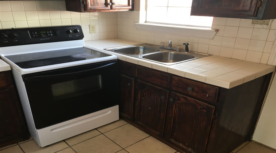 602 Mier St, Laredo, Texas 78040, 2 Bedrooms Bedrooms, 5 Rooms Rooms,1 BathroomBathrooms,Residential,For Rent,602 Mier St,20262126