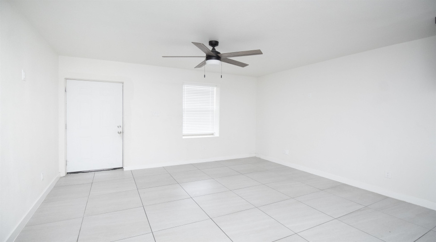 520 E Travis St, Laredo, Texas 78040, 2 Bedrooms Bedrooms, 3 Rooms Rooms,1 BathroomBathrooms,Residential,For Rent,520 E Travis St,20262127