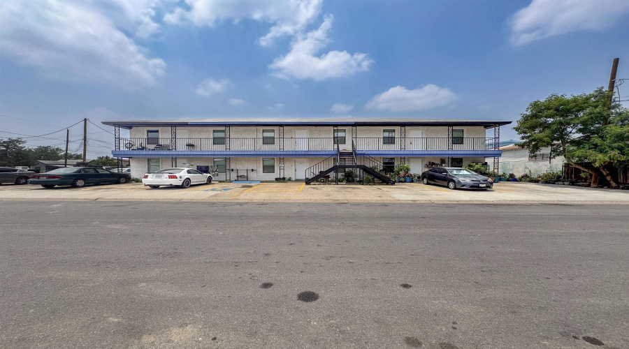 520 E Travis St, Laredo, Texas 78040, 2 Bedrooms Bedrooms, 3 Rooms Rooms,1 BathroomBathrooms,Residential,For Rent,520 E Travis St,20262127