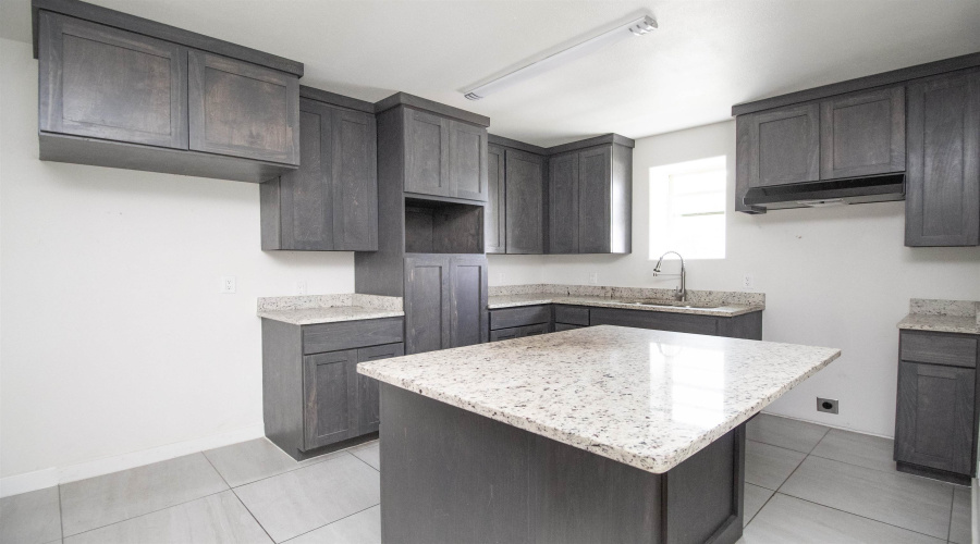 520 E Travis St, Laredo, Texas 78040, 2 Bedrooms Bedrooms, 3 Rooms Rooms,1 BathroomBathrooms,Residential,For Rent,520 E Travis St,20262127