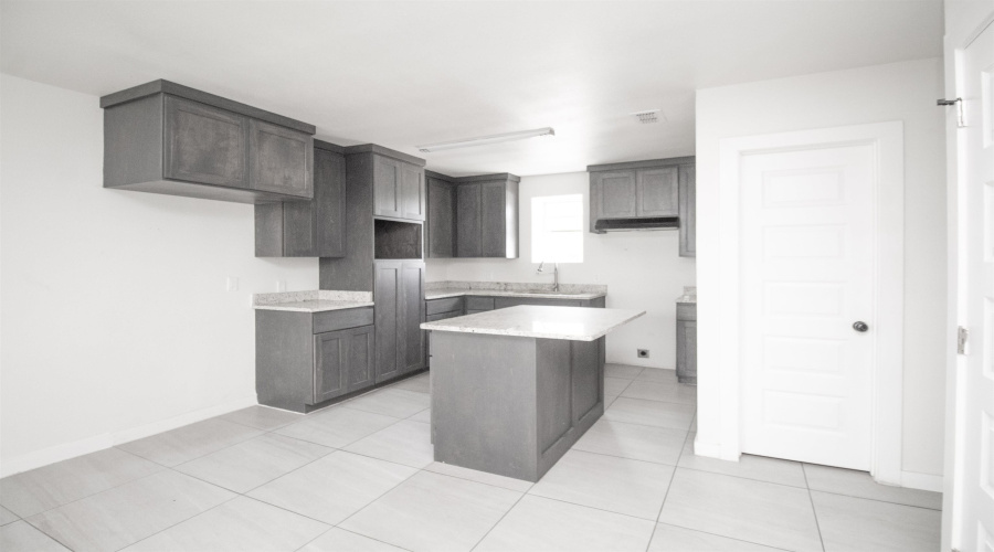 520 E Travis St, Laredo, Texas 78040, 2 Bedrooms Bedrooms, 3 Rooms Rooms,1 BathroomBathrooms,Residential,For Rent,520 E Travis St,20262127