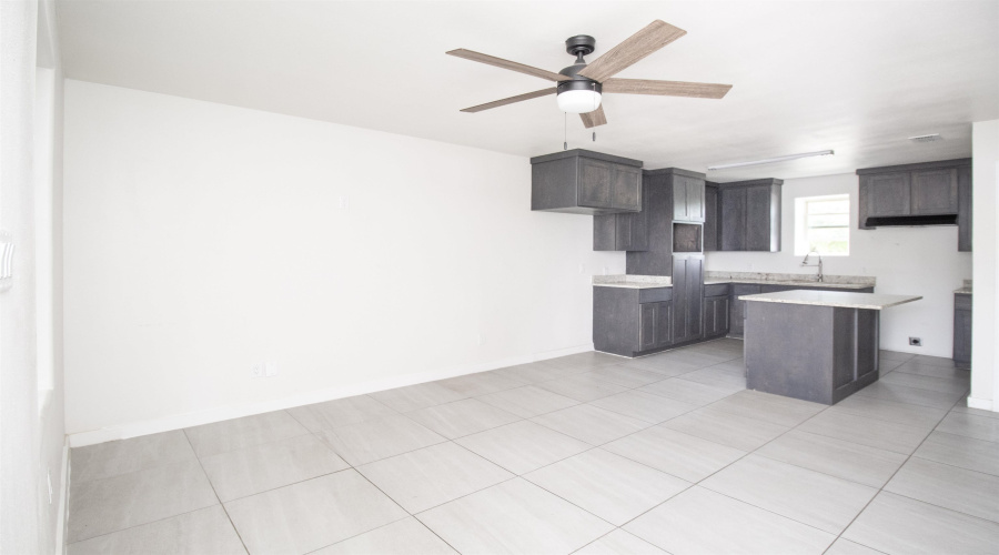 520 E Travis St, Laredo, Texas 78040, 2 Bedrooms Bedrooms, 3 Rooms Rooms,1 BathroomBathrooms,Residential,For Rent,520 E Travis St,20262127