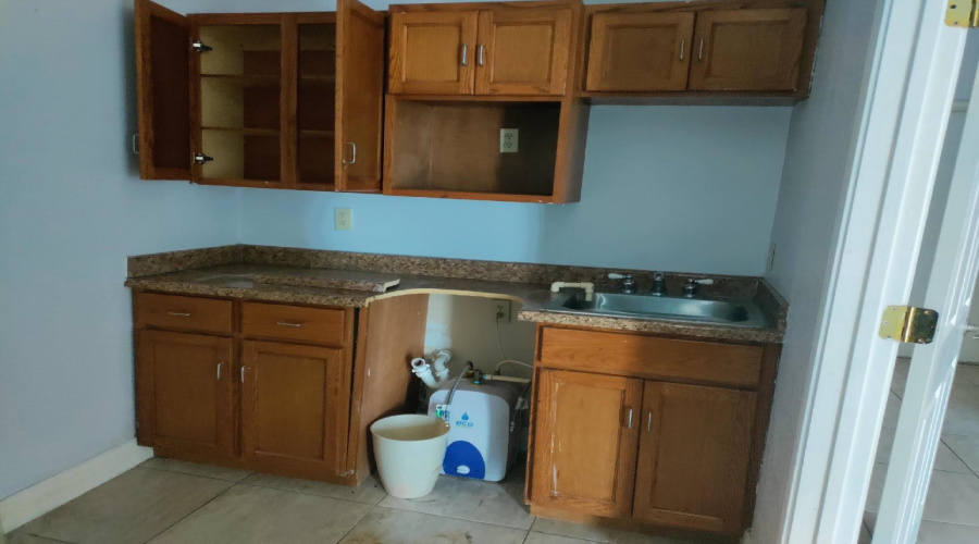 719 Chihuahua St, Laredo, Texas 78040, 6 Rooms Rooms,1 BathroomBathrooms,Commercial retail/office,For Rent,719 Chihuahua St,20262128