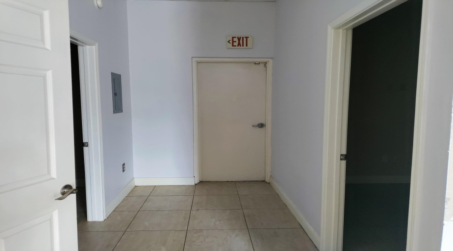 719 Chihuahua St, Laredo, Texas 78040, 6 Rooms Rooms,1 BathroomBathrooms,Commercial retail/office,For Rent,719 Chihuahua St,20262128