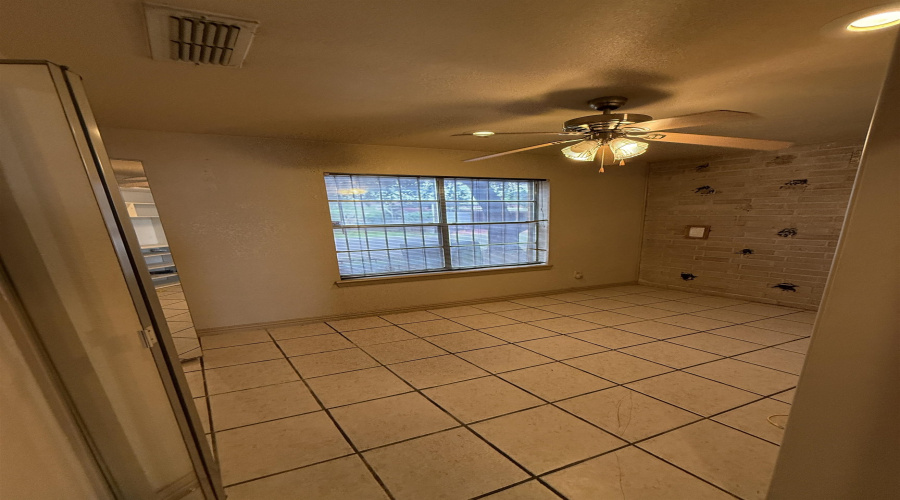 4902 Marcella Ave, Laredo, Texas 78041, 2 Bedrooms Bedrooms, 4 Rooms Rooms,1 BathroomBathrooms,Residential,For Sale,4902 Marcella Ave,20262129