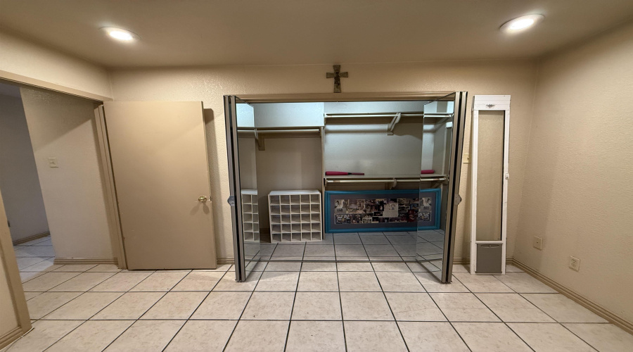 4902 Marcella Ave, Laredo, Texas 78041, 2 Bedrooms Bedrooms, 4 Rooms Rooms,1 BathroomBathrooms,Residential,For Sale,4902 Marcella Ave,20262129