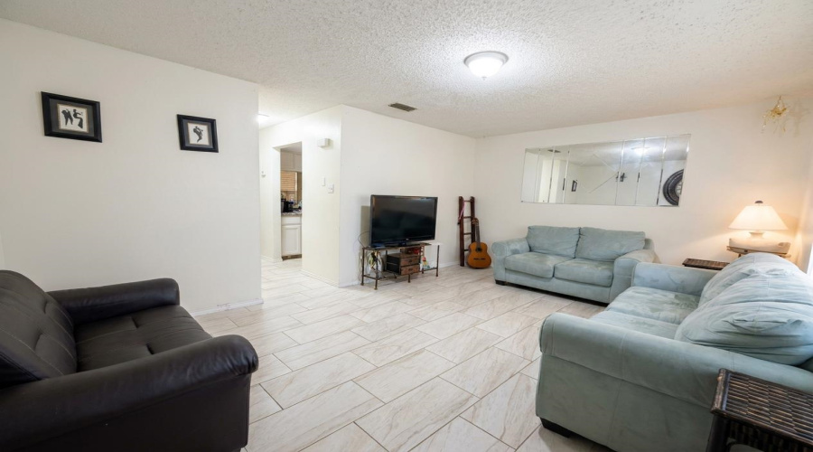 8710 McPherson Rd, Laredo, Texas 78045, 2 Bedrooms Bedrooms, 2 Rooms Rooms,2 BathroomsBathrooms,Residential,For Sale,8710 McPherson Rd,20262130