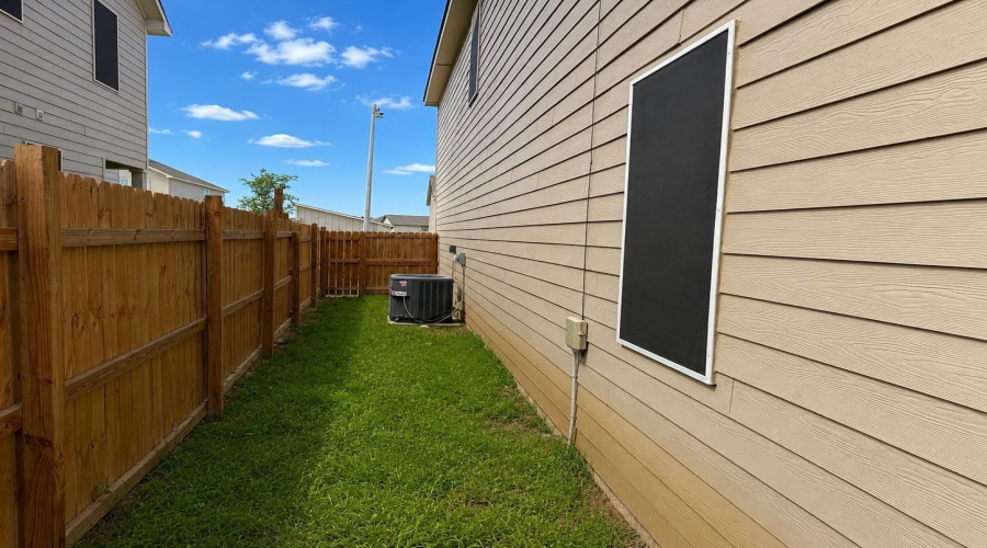 4207 Helena Dr., Laredo, Texas 78046, 4 Bedrooms Bedrooms, 5 Rooms Rooms,2 BathroomsBathrooms,Residential,For Sale,4207 Helena Dr.,20262132