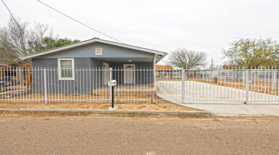 2004 Garza St, Laredo, Texas 78040, 3 Bedrooms Bedrooms, 5 Rooms Rooms,1 BathroomBathrooms,Residential,For Rent,2004 Garza St,20262133