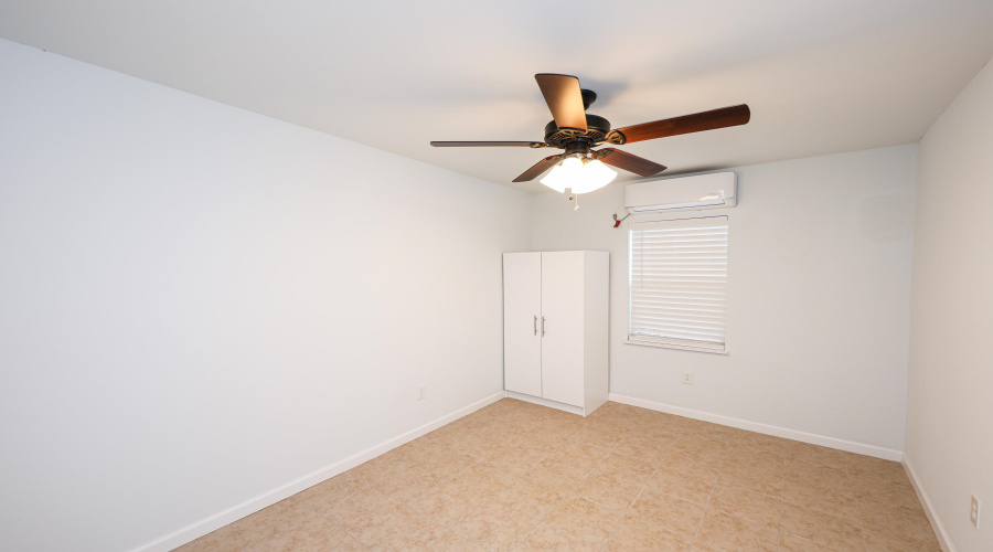 2004 Garza St, Laredo, Texas 78040, 3 Bedrooms Bedrooms, 5 Rooms Rooms,1 BathroomBathrooms,Residential,For Rent,2004 Garza St,20262133
