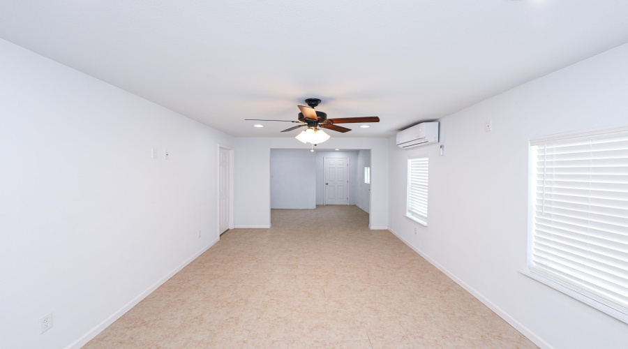 2004 Garza St, Laredo, Texas 78040, 3 Bedrooms Bedrooms, 5 Rooms Rooms,1 BathroomBathrooms,Residential,For Rent,2004 Garza St,20262133