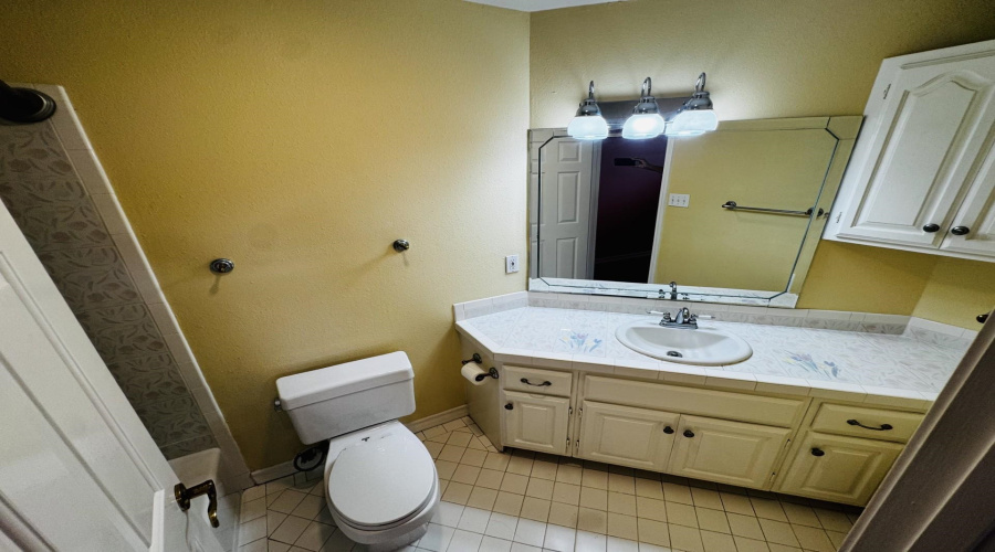 1307 Wingfoot Lp, Laredo, Texas 78045, 4 Bedrooms Bedrooms, 8 Rooms Rooms,3 BathroomsBathrooms,Residential,For Sale,1307 Wingfoot Lp,20262136