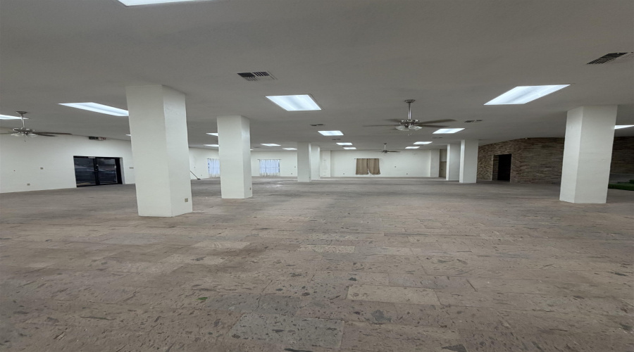 2606 San Bernardo Ave, LAREDO, Texas 78040, ,3 BathroomsBathrooms,Commercial retail/office,For Rent,2606 San Bernardo Ave,20262151