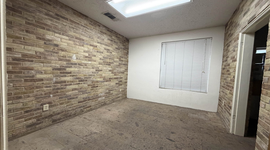 2606 San Bernardo Ave, LAREDO, Texas 78040, ,3 BathroomsBathrooms,Commercial retail/office,For Rent,2606 San Bernardo Ave,20262151