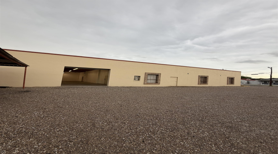 2606 San Bernardo Ave, LAREDO, Texas 78040, ,3 BathroomsBathrooms,Commercial retail/office,For Rent,2606 San Bernardo Ave,20262151
