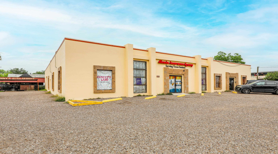 2606 San Bernardo Ave, LAREDO, Texas 78040, ,3 BathroomsBathrooms,Commercial retail/office,For Rent,2606 San Bernardo Ave,20262151