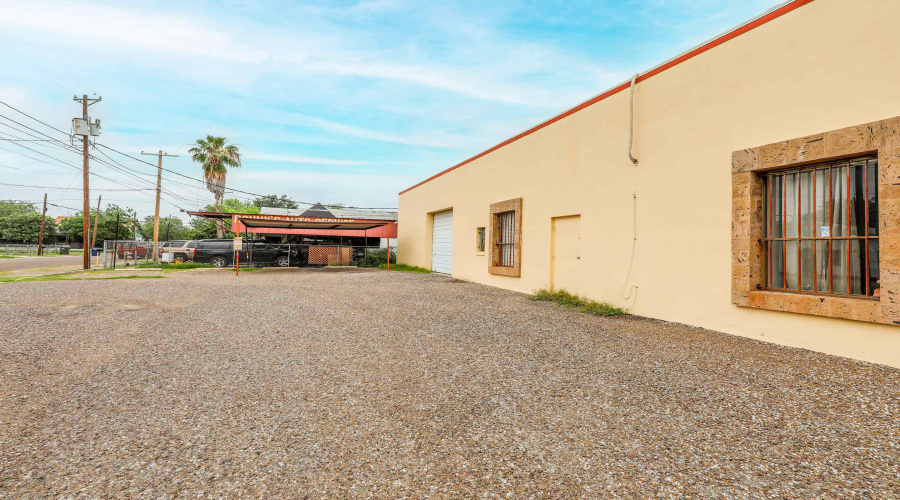 2606 San Bernardo Ave, LAREDO, Texas 78040, ,3 BathroomsBathrooms,Commercial retail/office,For Rent,2606 San Bernardo Ave,20262151