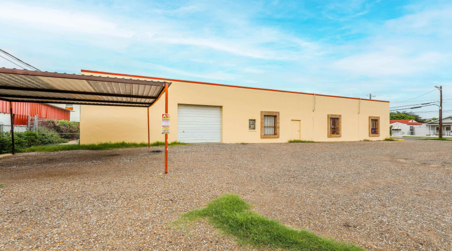 2606 San Bernardo Ave, LAREDO, Texas 78040, ,3 BathroomsBathrooms,Commercial retail/office,For Rent,2606 San Bernardo Ave,20262151