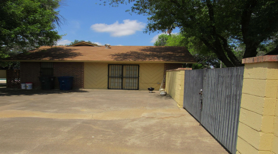 405 Longshadow Rd, Laredo, Texas 78041, 4 Bedrooms Bedrooms, 9 Rooms Rooms,3 BathroomsBathrooms,Residential,For Sale,405 Longshadow Rd,20262144